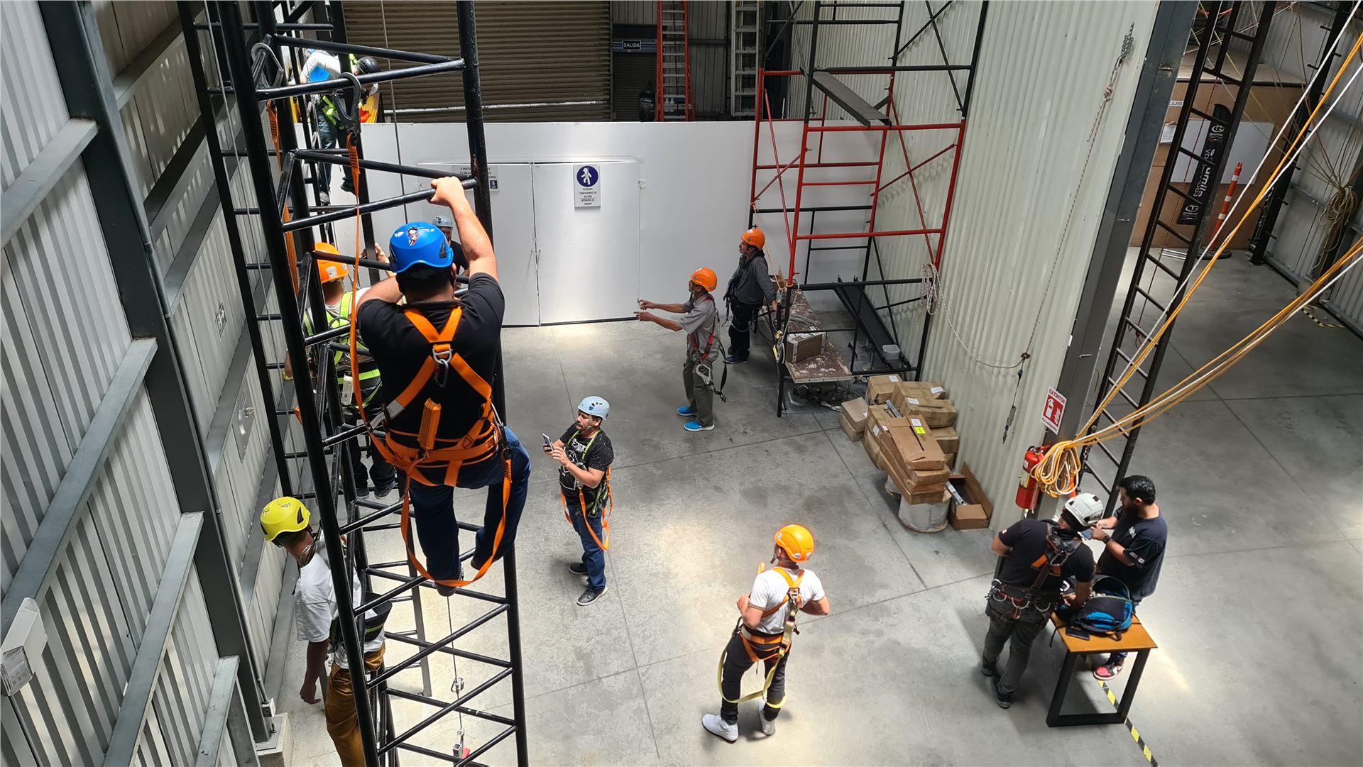 Sesión teórica en el centro de formación